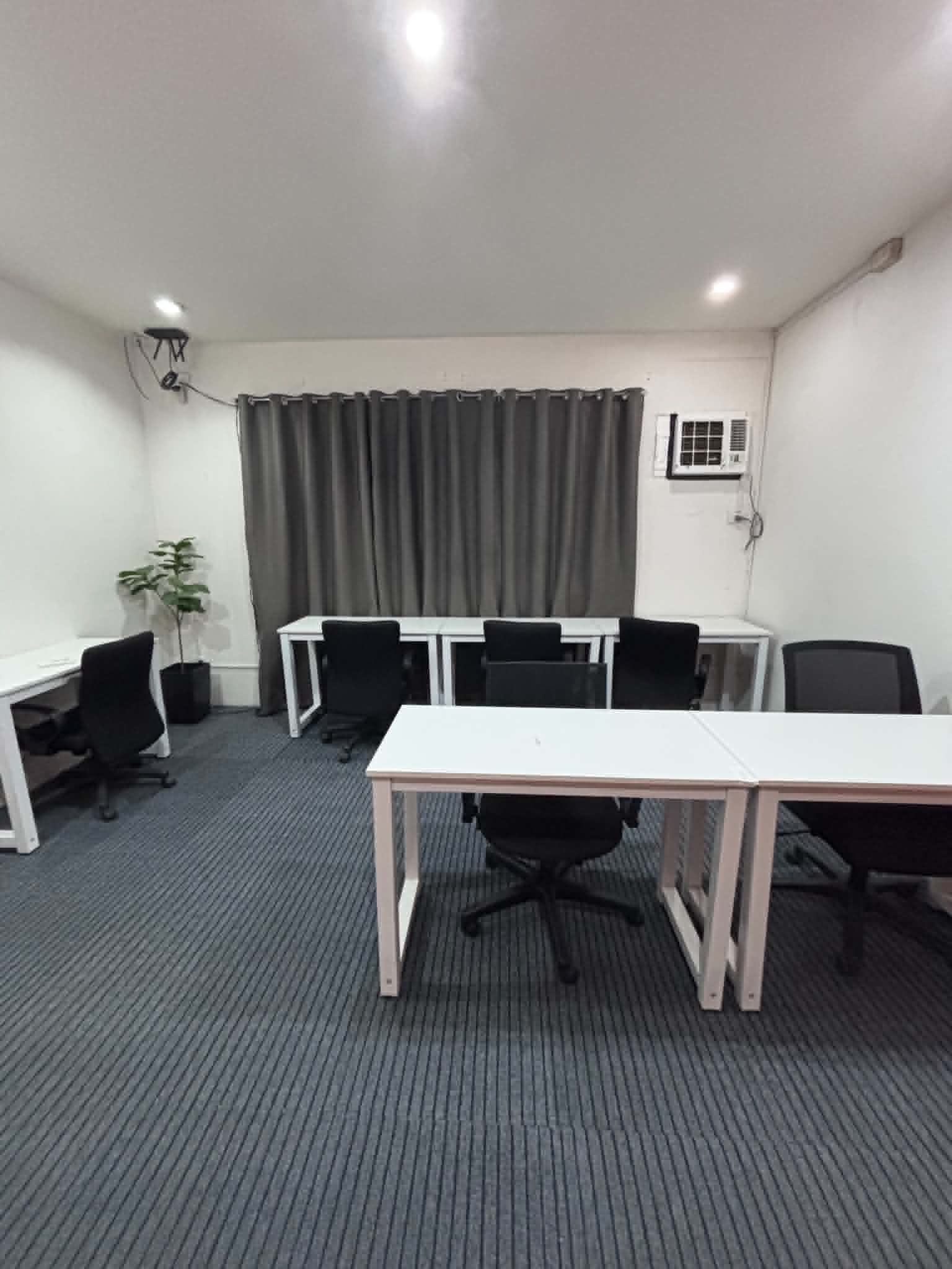Hot Desk Area - photo 3